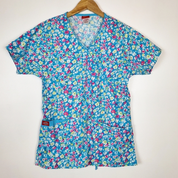 Dickies Tops - Dickies scrub top like new floral print